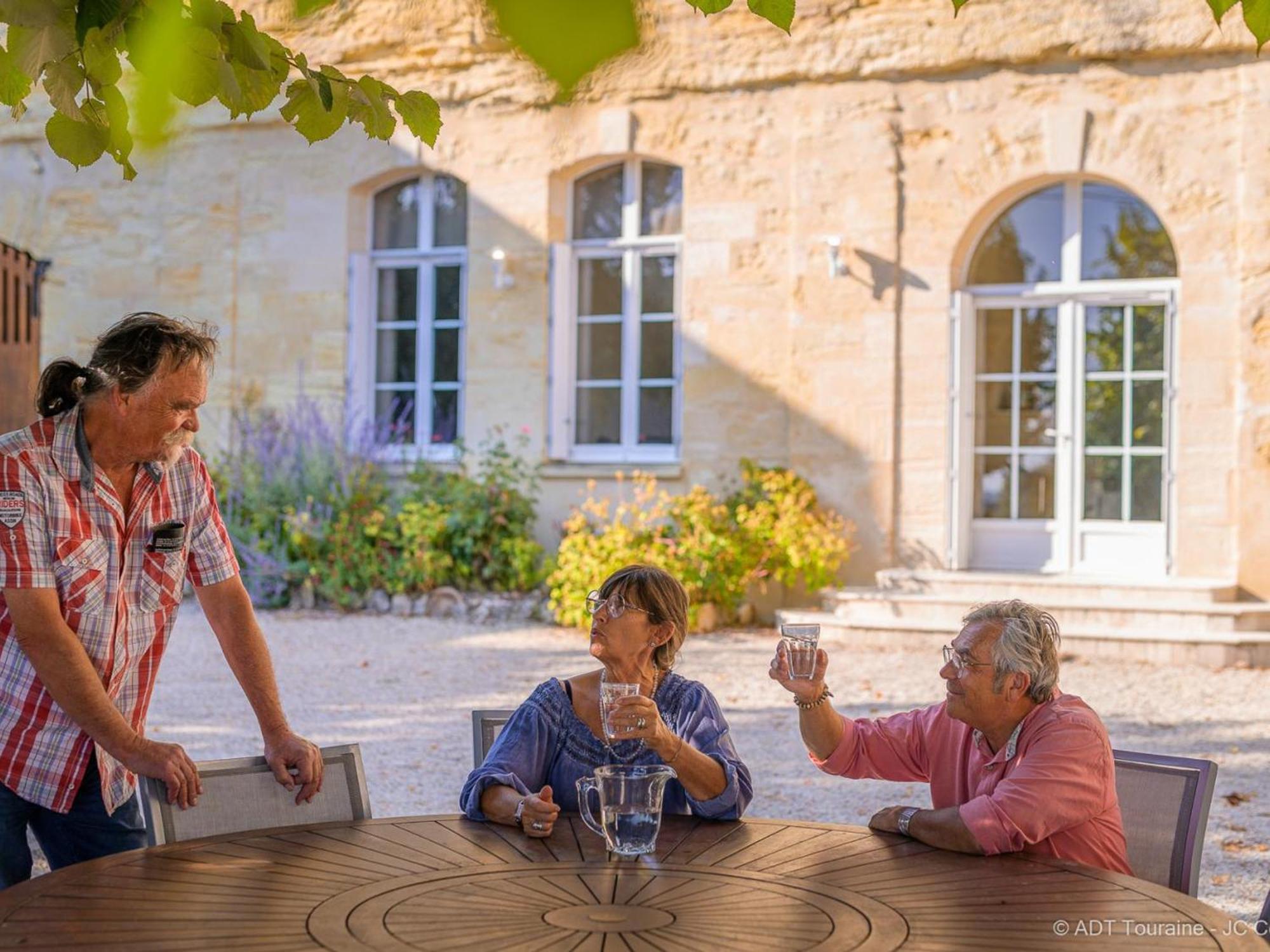 Maison Troglodyte Elegante Avec Spa, Salle De Jeux Et Jardin Clos A Vouvray - Fr-1-381-87 Zewnętrze zdjęcie