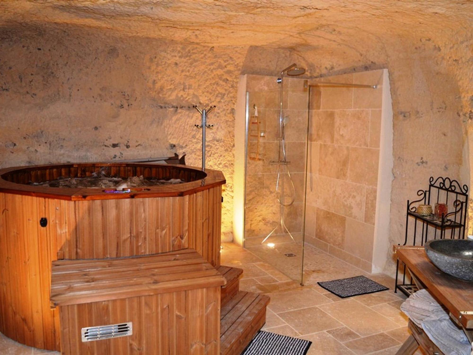 Maison Troglodyte Elegante Avec Spa, Salle De Jeux Et Jardin Clos A Vouvray - Fr-1-381-87 Zewnętrze zdjęcie