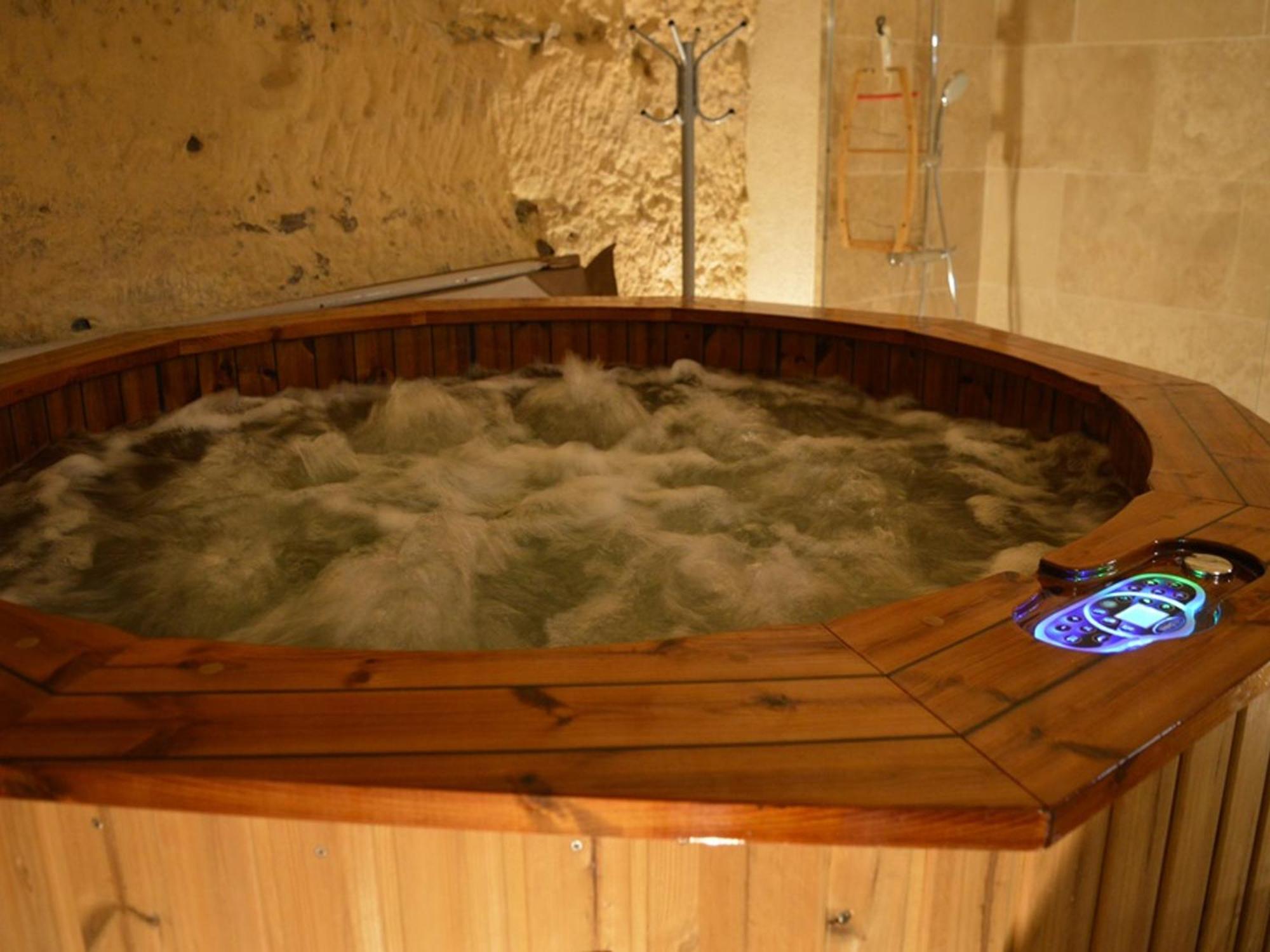 Maison Troglodyte Elegante Avec Spa, Salle De Jeux Et Jardin Clos A Vouvray - Fr-1-381-87 Zewnętrze zdjęcie